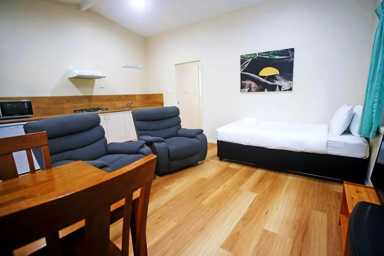 Chambers Wildlife Rainforest Lodges Lake Eacham Austrálie