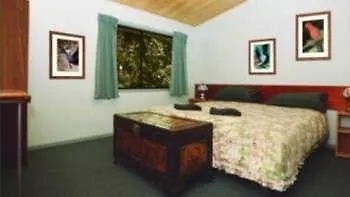 Chambers Wildlife Rainforest Lodges Lake Eacham