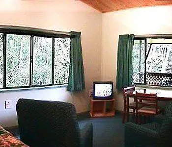 Chambers Wildlife Rainforest Lodges Lake Eacham 0*,